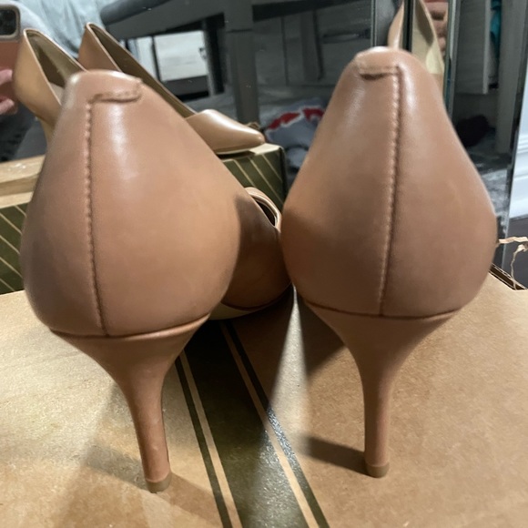 Beige/tan high heeled shoes by Aldo size 6 - Picture 3 of 5